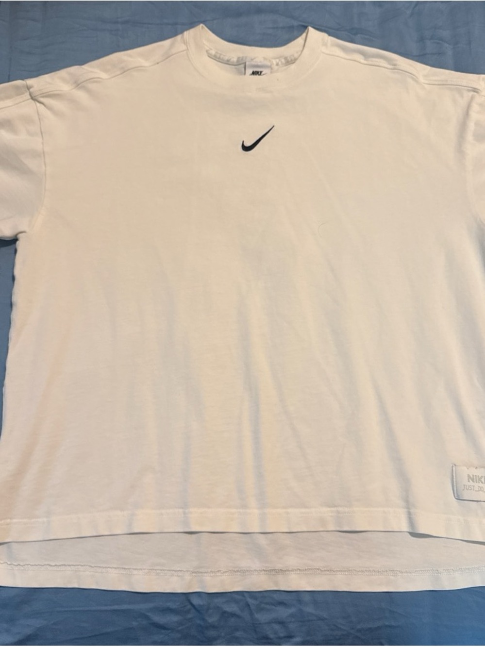 Nike cream/black Short-Sleeve Tee shorter in the front boxy cut